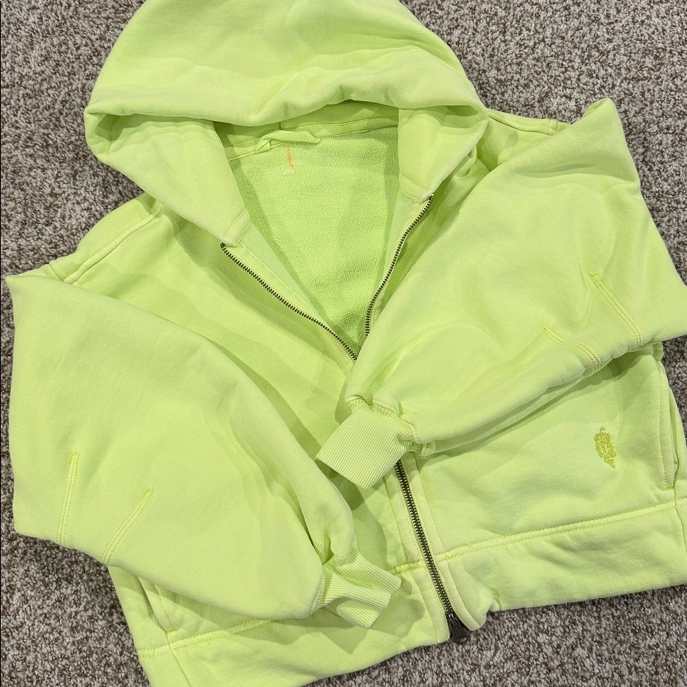 NWOT SOUR CITRUS A CUT ABOVE HOODIE.